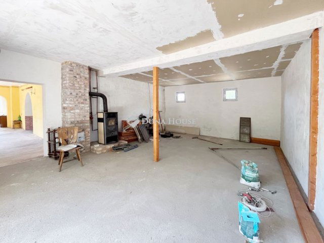 Eladó családi ház, Solton 24.9 M Ft, 4 szobás