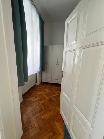 Kiadó téglalakás, albérlet, Pécsett, Király utcában, 1 szobás