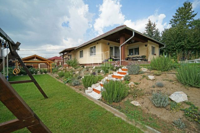 Eladó családi ház, Isaszegen 123 M Ft, 5+1 szobás