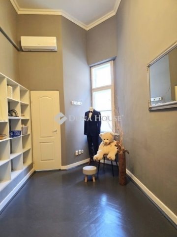 Eladó téglalakás, Pécsett 89.9 M Ft, 4 szobás