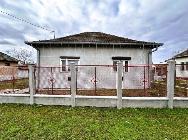 Eladó családi ház, Sarkadon 16.5 M Ft, 2 szobás