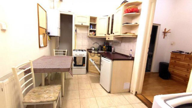 Eladó téglalakás, Budapesten, VI. kerületben 74.5 M Ft, 1 szobás