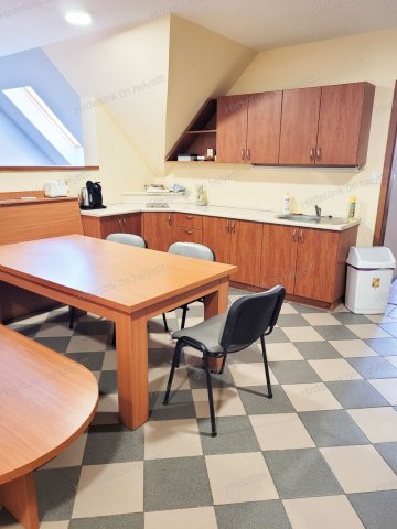 Eladó hotel, Kisnémediben 110 M Ft, 11 szobás