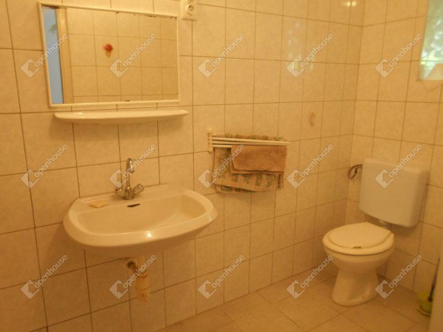 Eladó családi ház, Jászapátiban 11.5 M Ft, 3 szobás