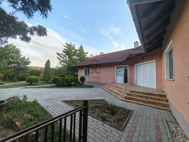 Eladó családi ház, Ádándon 79.9 M Ft, 3 szobás