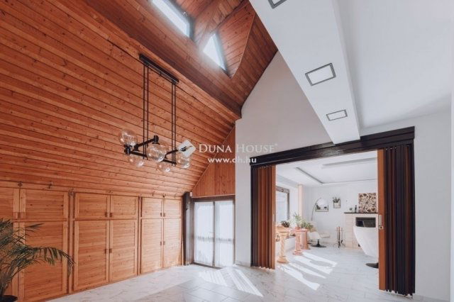 Eladó családi ház, Kecskeméten 225 M Ft, 5 szobás