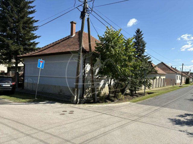 Eladó családi ház, Gyulán 38 M Ft, 2 szobás