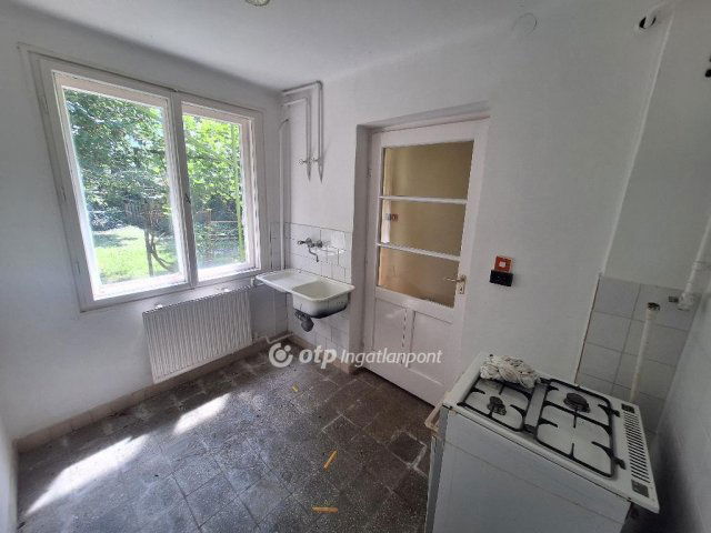 Eladó téglalakás, Mezőhegyesen 11 M Ft, 2 szobás