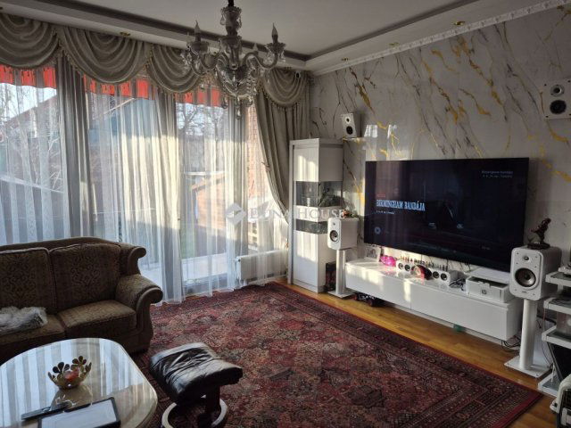 Eladó ikerház, Budapesten, XIV. kerületben 220 M Ft, 5 szobás