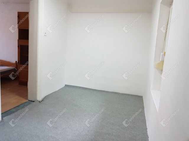 Eladó családi ház, Szegeden 41 M Ft, 2 szobás