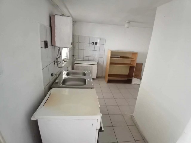 Eladó családi ház, Jászfényszarun 16.5 M Ft, 1 szobás
