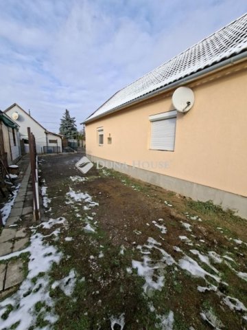 Eladó családi ház, Szentlőrincen 40 M Ft, 2 szobás