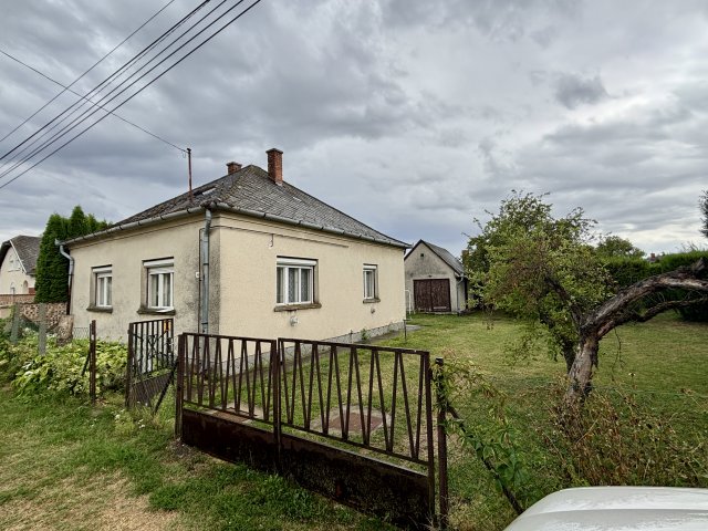 Eladó családi ház, Balatonmáriafürdőn 59.9 M Ft, 2 szobás