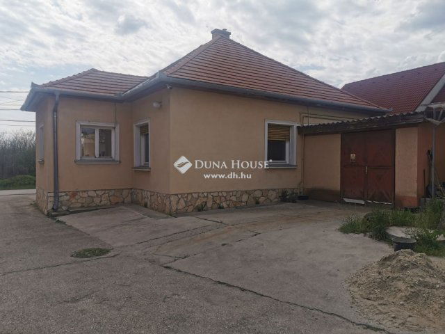 Eladó ipari ingatlan, Vecsésen 269.9 M Ft / költözzbe.hu