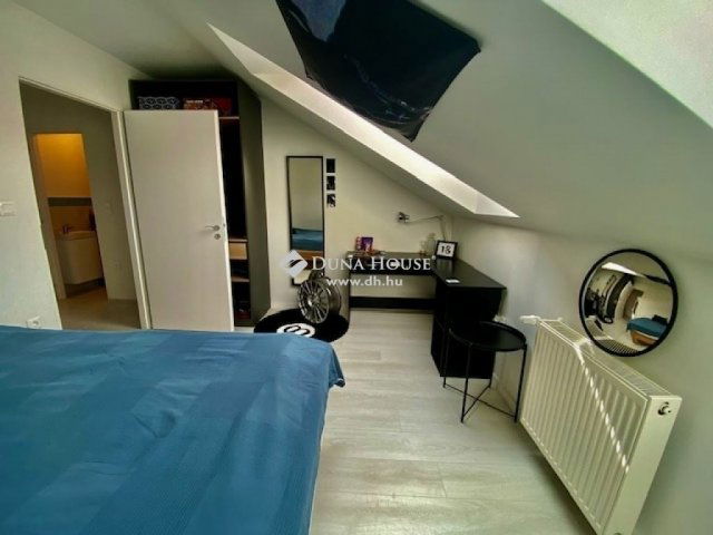 Eladó téglalakás, Pécsett 95 M Ft, 5 szobás