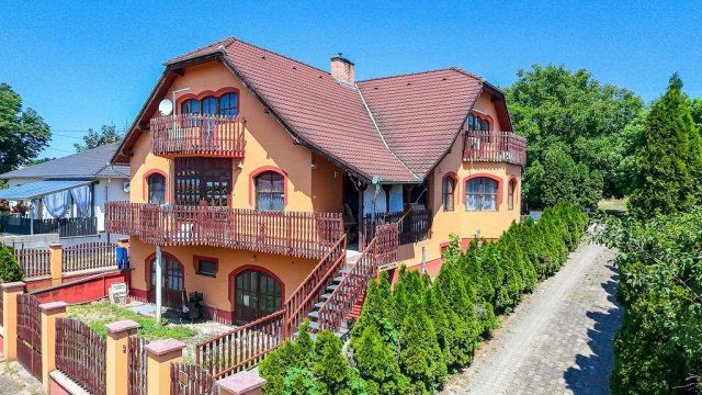 Eladó családi ház, Vácrátóton 139.99 M Ft, 7 szobás