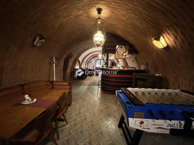 Eladó üzlethelyiség, Hőgyészen 82.55 M Ft