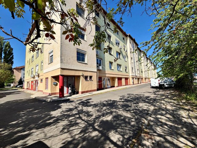 Eladó téglalakás, Budapesten, XV. kerületben 92.9 M Ft, 4 szobás