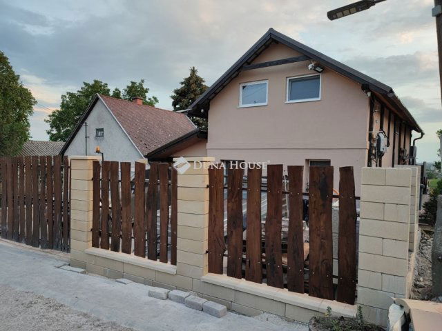 Eladó családi ház, Bicskén 69 M Ft, 4 szobás