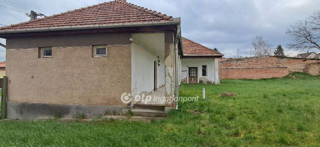 Eladó családi ház, Apcon 12 M Ft, 3 szobás