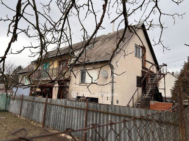 Eladó családi ház, Gödön 49.9 M Ft, 3+2 szobás