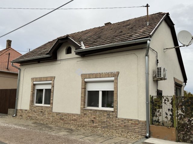 Eladó családi ház, Tengelicén 30.9 M Ft, 4 szobás