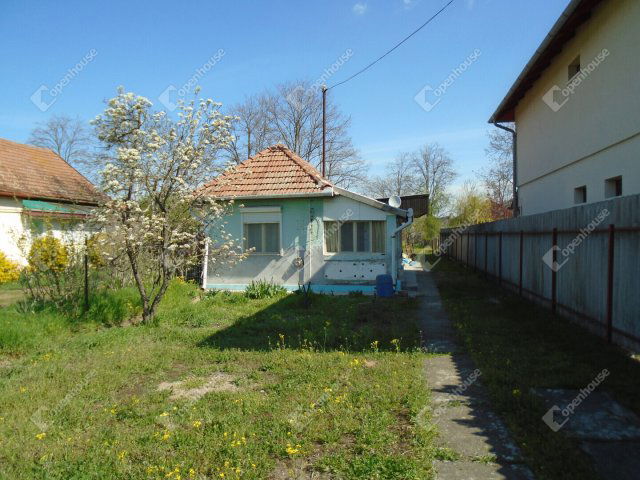 Eladó családi ház, Cserkeszőlőn 12 M Ft, 1 szobás