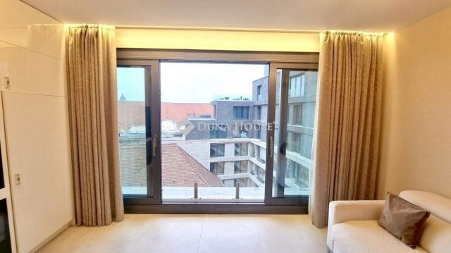 Eladó téglalakás, Budapesten, V. kerületben 205 M Ft, 1 szobás