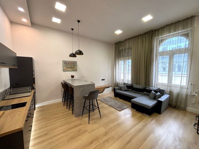 Kiadó téglalakás, albérlet, VI. kerületben, Szófia utcában