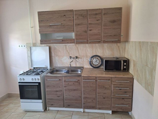 Eladó téglalakás, Sárváron 61.5 M Ft, 4 szobás