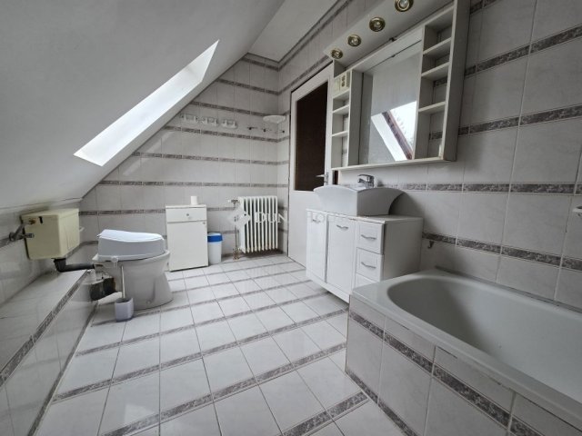 Eladó családi ház, Hosszúhetényen 89.5 M Ft, 5 szobás