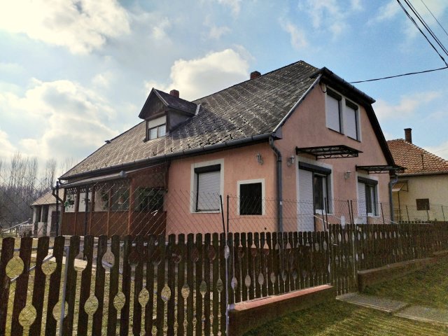 Eladó családi ház, Mesztegnyőn 44.9 M Ft, 5 szobás