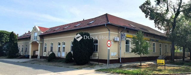 Eladó üzlethelyiség, Gyomaendrődön, Hősök útján 250 M Ft