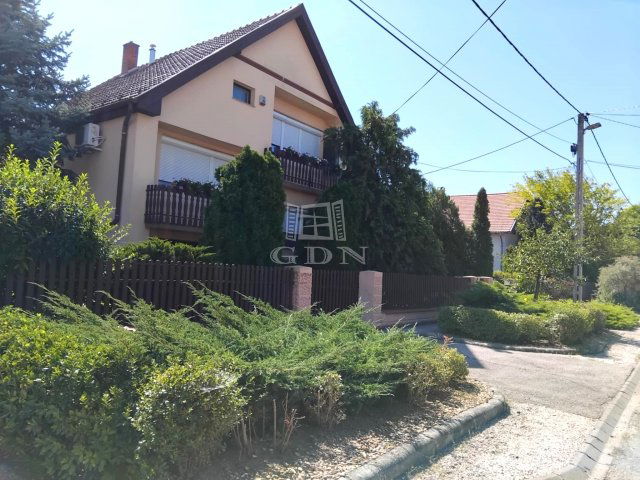Eladó családi ház, Sződligeten 158 M Ft, 5 szobás