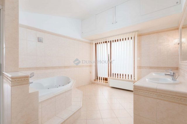 Eladó téglalakás, Kecskeméten 129.99 M Ft, 4 szobás