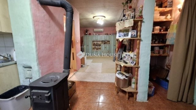 Eladó családi ház, Kókán 19.9 M Ft, 1 szobás