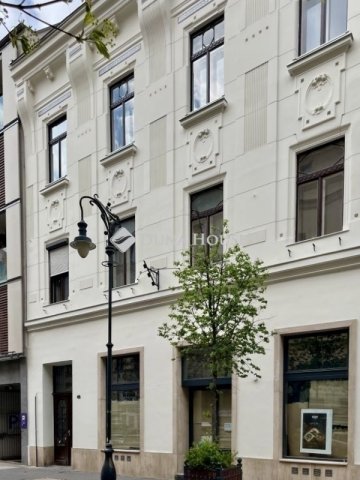 Eladó téglalakás, Budapesten, VI. kerületben 75 M Ft, 1 szobás