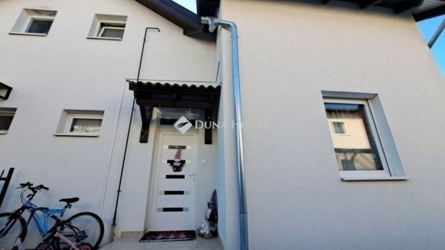 Eladó ikerház, Gyömrőn 119.9 M Ft, 5 szobás