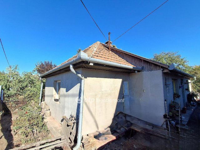 Eladó családi ház, Pilisen 19.5 M Ft, 2 szobás