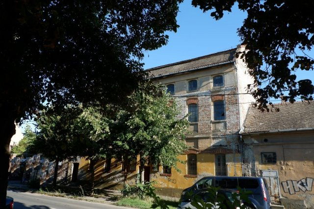 Eladó családi ház, Szegeden 349.9 M Ft, 6 szobás