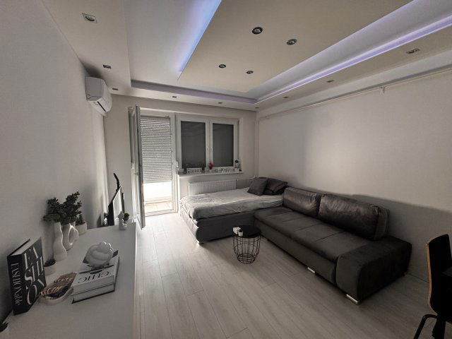 Eladó panellakás, Tatabányán 35.9 M Ft, 1 szobás