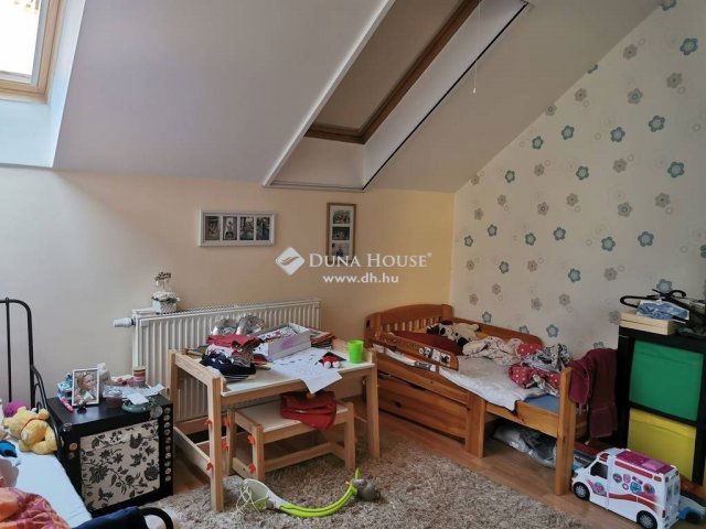 Eladó téglalakás, Tatán 85 M Ft, 4 szobás