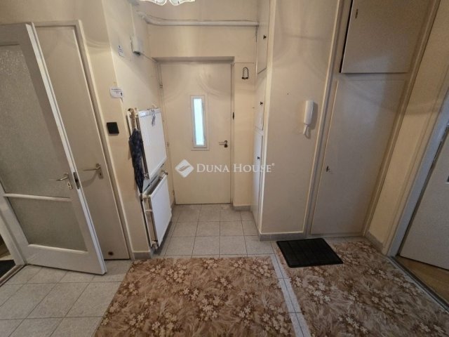 Eladó téglalakás, Pécsett 68.9 M Ft, 4 szobás