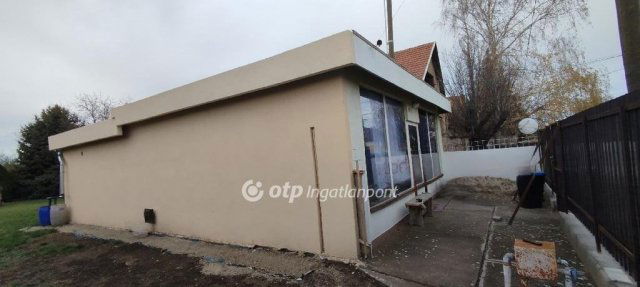 Eladó üzlethelyiség, Tápiógyörgyén 17.8 M Ft