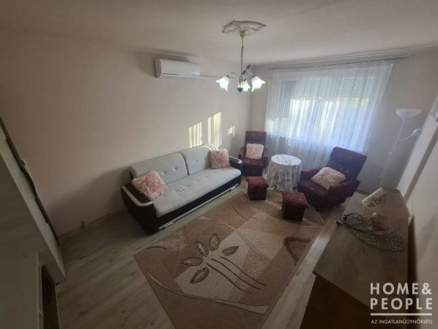 Eladó téglalakás, Szegeden 40.2 M Ft, 2 szobás