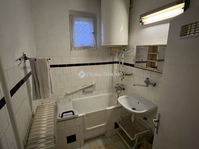 Eladó családi ház, Bakonycsernyén 48 M Ft, 3 szobás