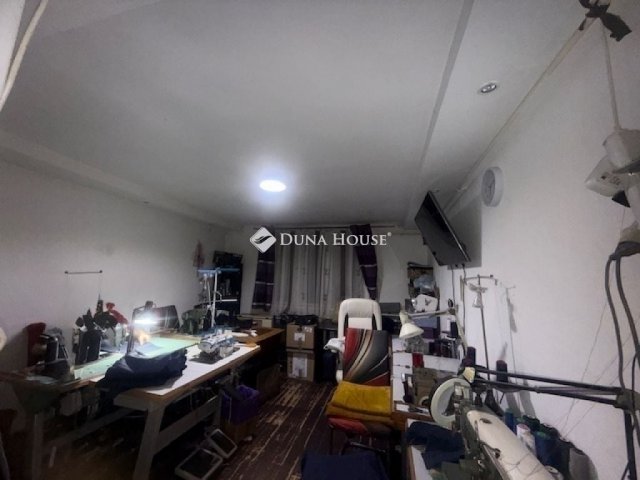 Eladó családi ház, Vecsésen 80 M Ft, 3 szobás