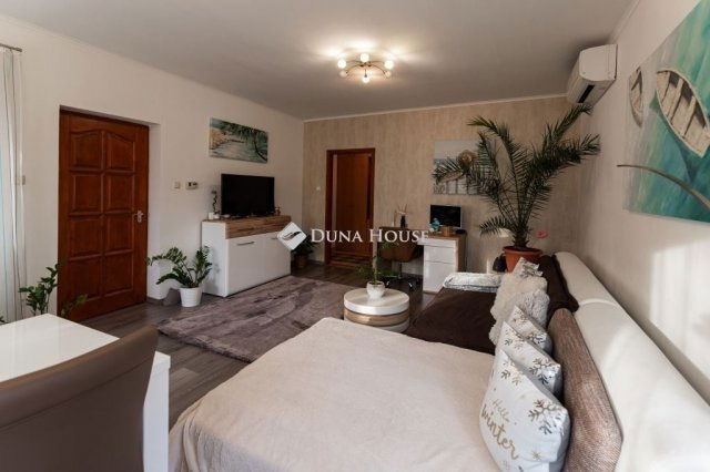 Eladó téglalakás, Dunakeszin 89.9 M Ft, 3 szobás