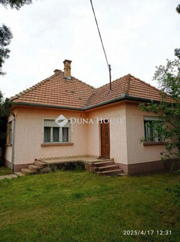 Eladó családi ház, Dánszentmiklóson 36 M Ft, 3 szobás