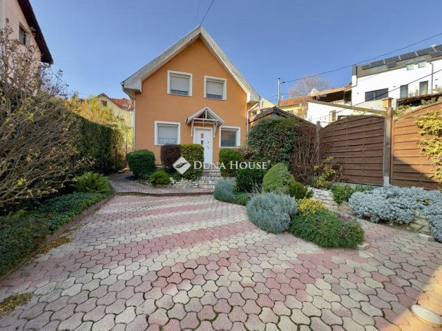 Eladó családi ház, Budaörsön 160 M Ft, 3+2 szobás